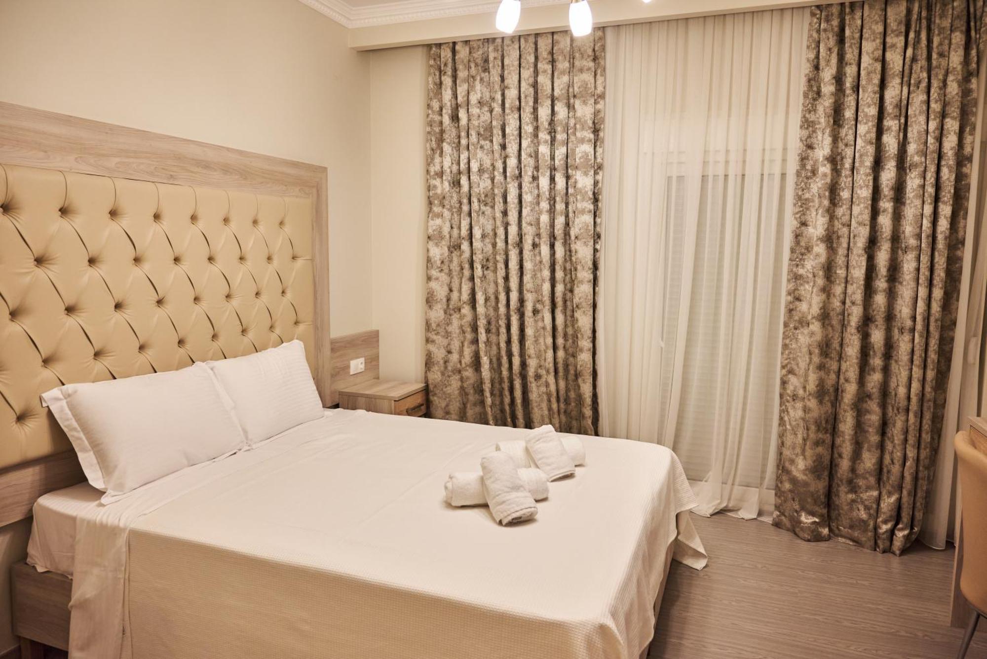 Famissi Suites 2 カランバカ エクステリア 写真